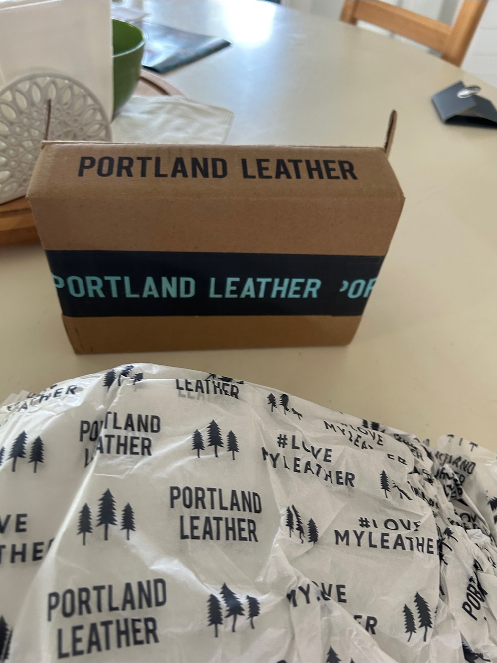Portland Leather Messenger Bag in Burgundy Brown - Picture 7 of 7